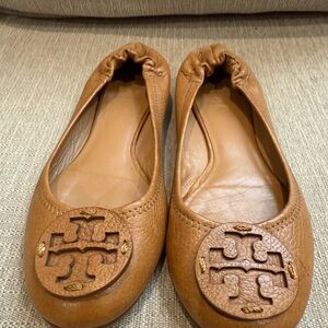 Tory Burch Tan Leather Flats with Iconic Logo